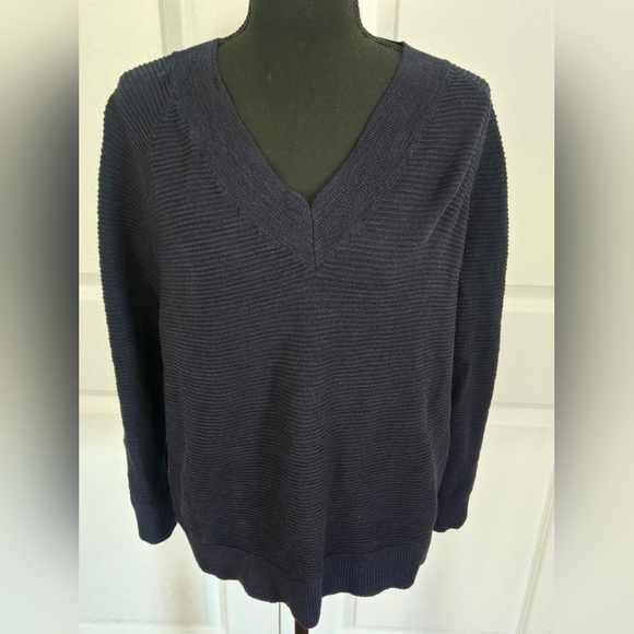 LOFT V-Neck Textured Navy Blue Sweater Sz Small - Picture 2 of 6